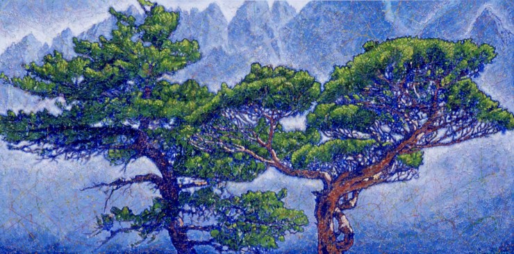 신장식_금강산 구룡대 소나무_캔버스에 한지, 아크릴채색_120×240cm_2003

작품<금강산 구룡대 소나무>는 푸른 소나무의 자연스러움을 의도적으로 기교 부리지 않고 대상에 충실하게 그리고 감정에 정직하게 그리면서도 자연의 힘과 아름다움을 더 감동적으로 보여준다. 추사 김정희가 그린 세한도의 소나무에서 느껴지는 문인화적 정신이 표현주의적인 요소와 조화되어 승화된 것이라고 볼 수 있다.
