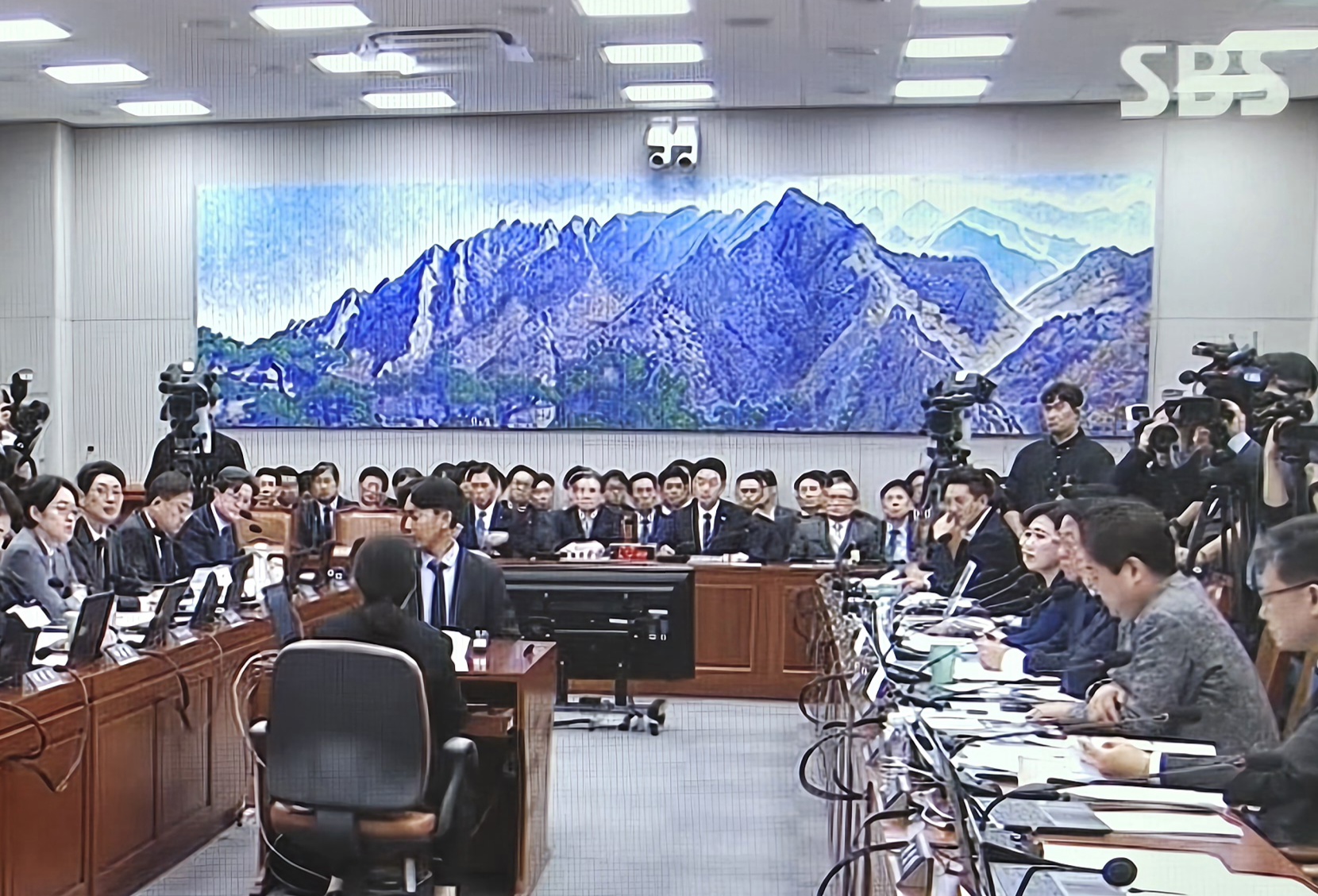 국회 회의실 — 2025년 11월